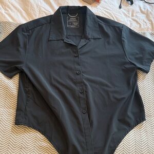 Wayre Tie Front Button Up Crop Travel Shirt (Size Small, Black)